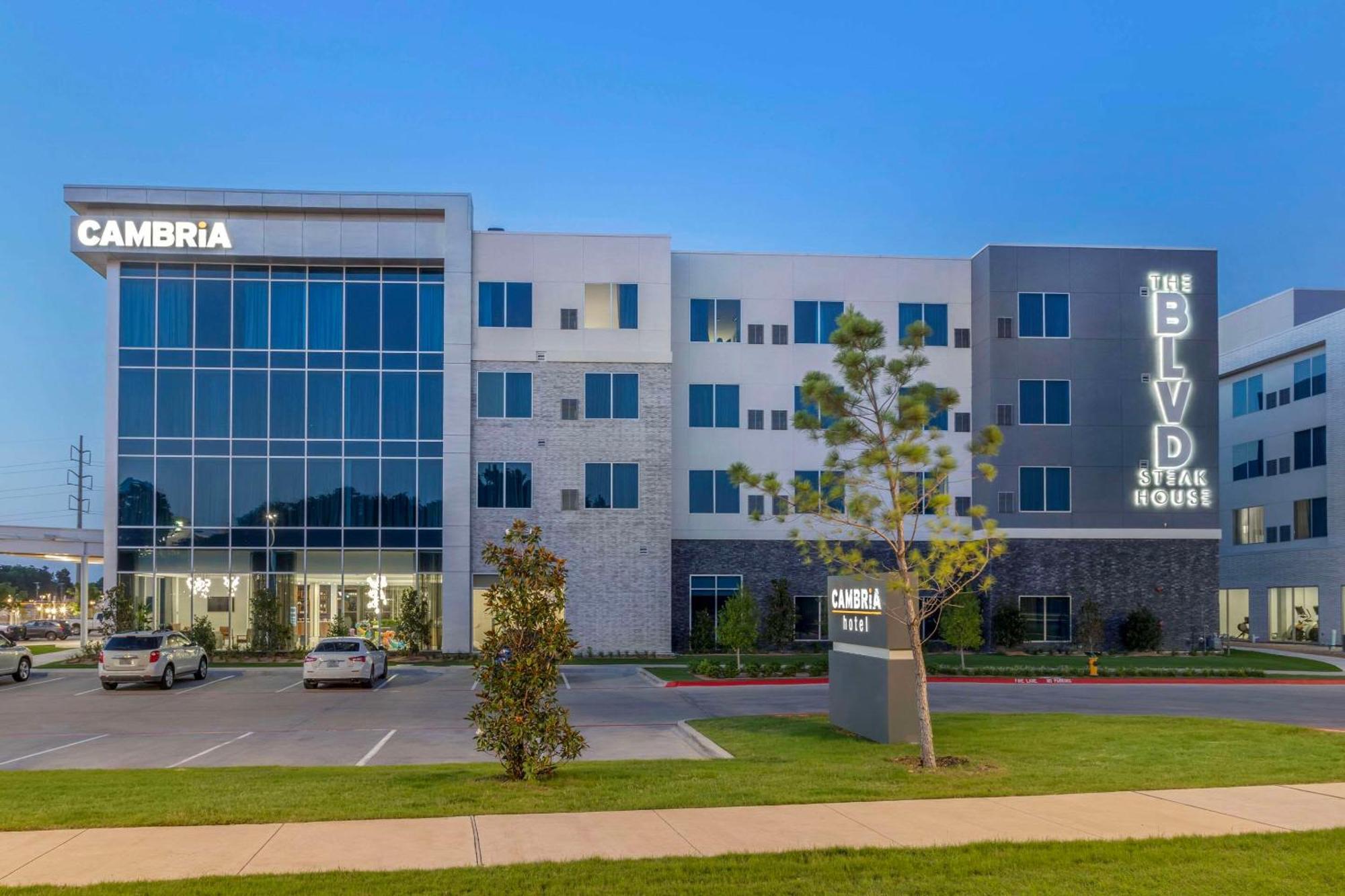 Cambria Hotel Waco University Riverfront Exterior photo