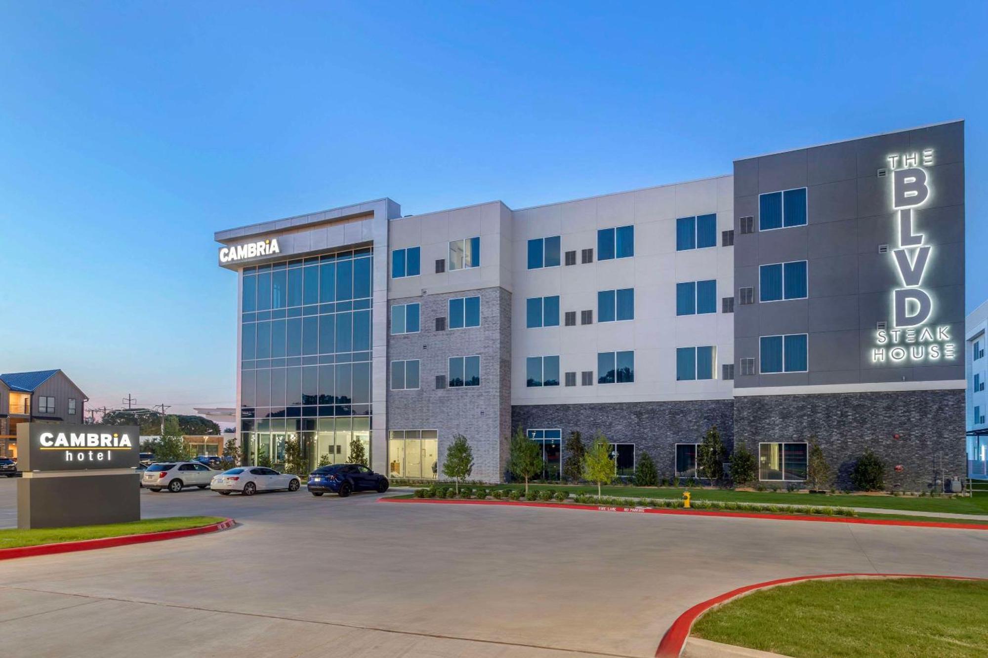 Cambria Hotel Waco University Riverfront Exterior photo