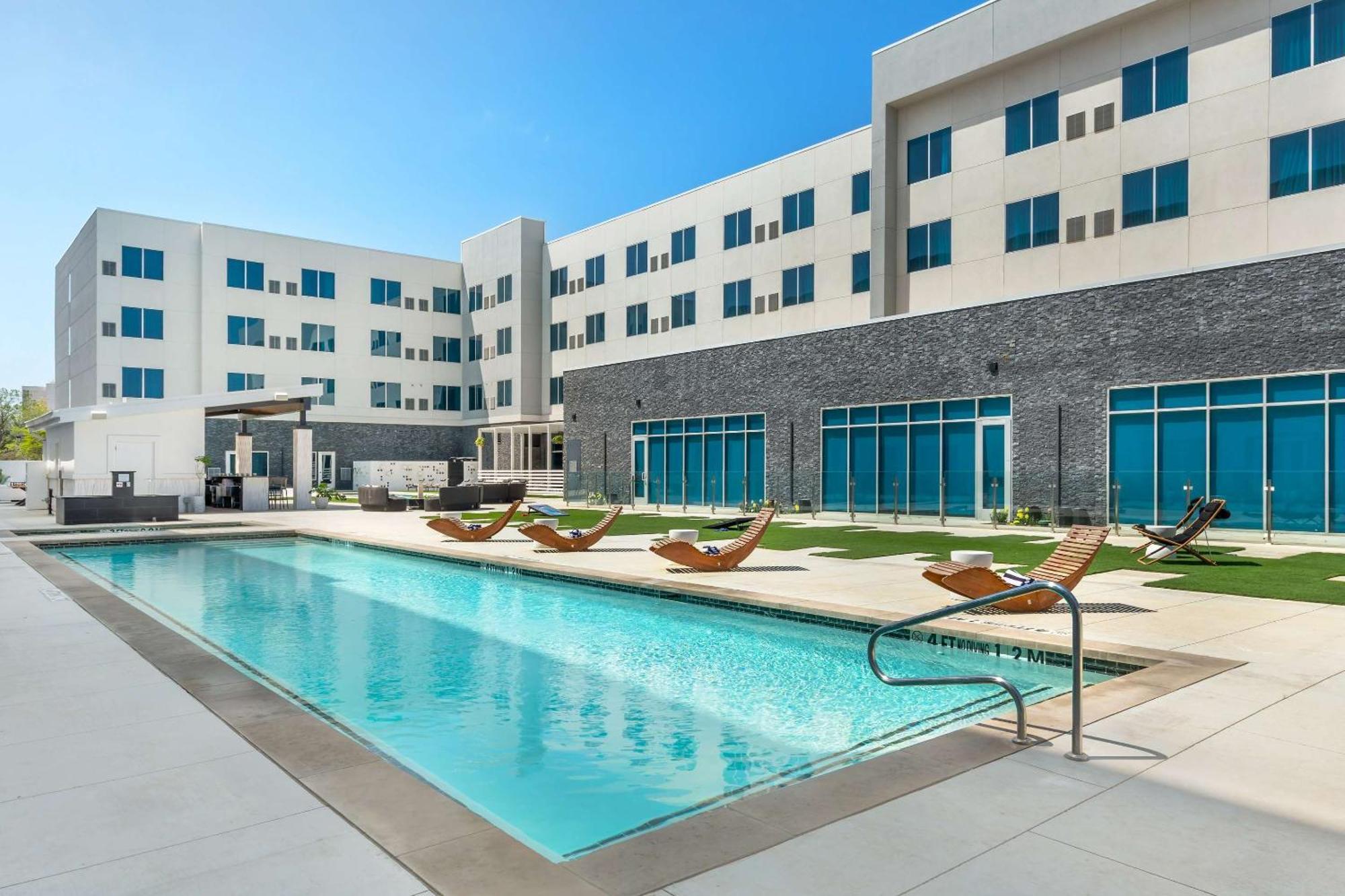 Cambria Hotel Waco University Riverfront Exterior photo