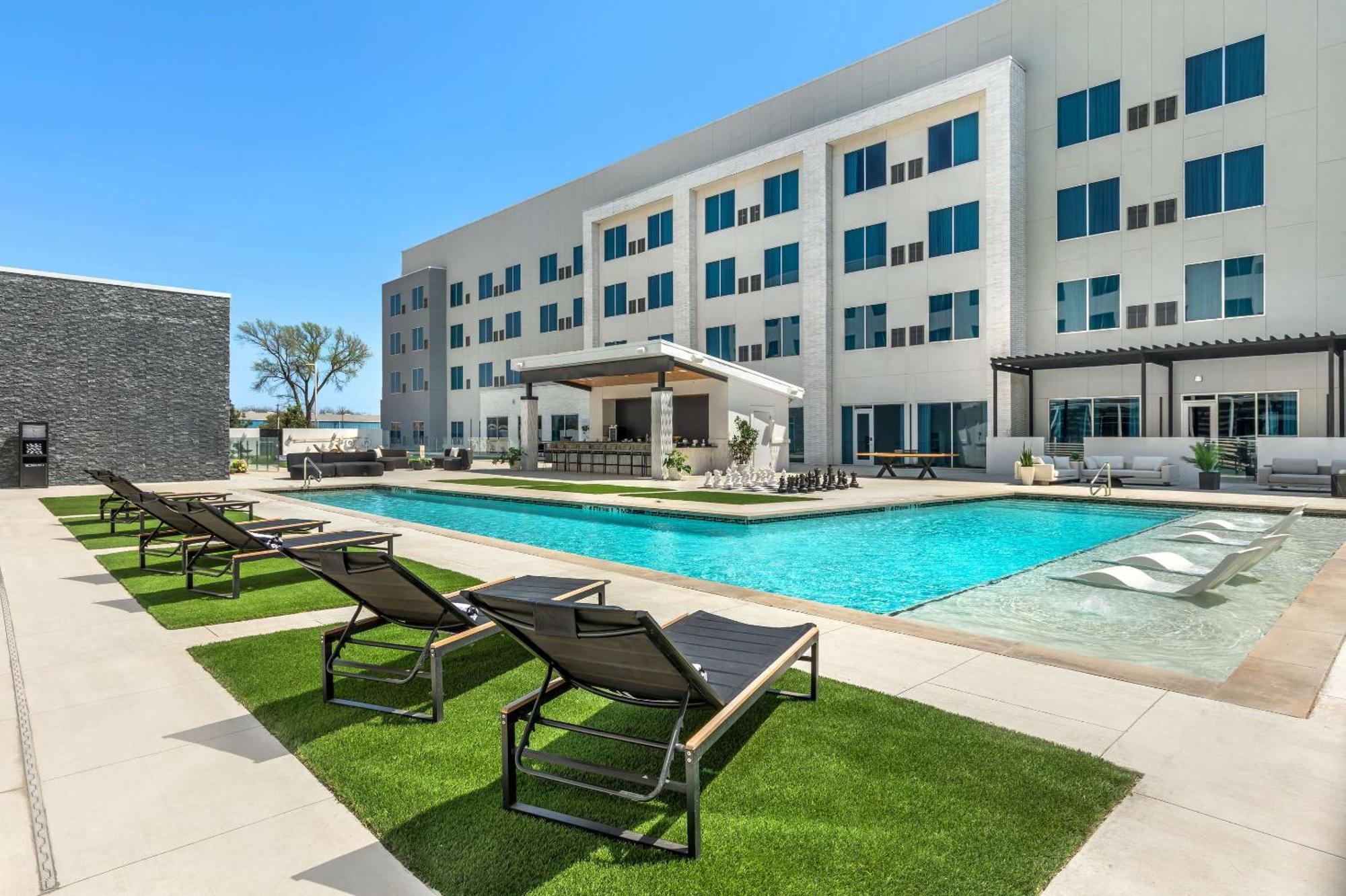 Cambria Hotel Waco University Riverfront Exterior photo