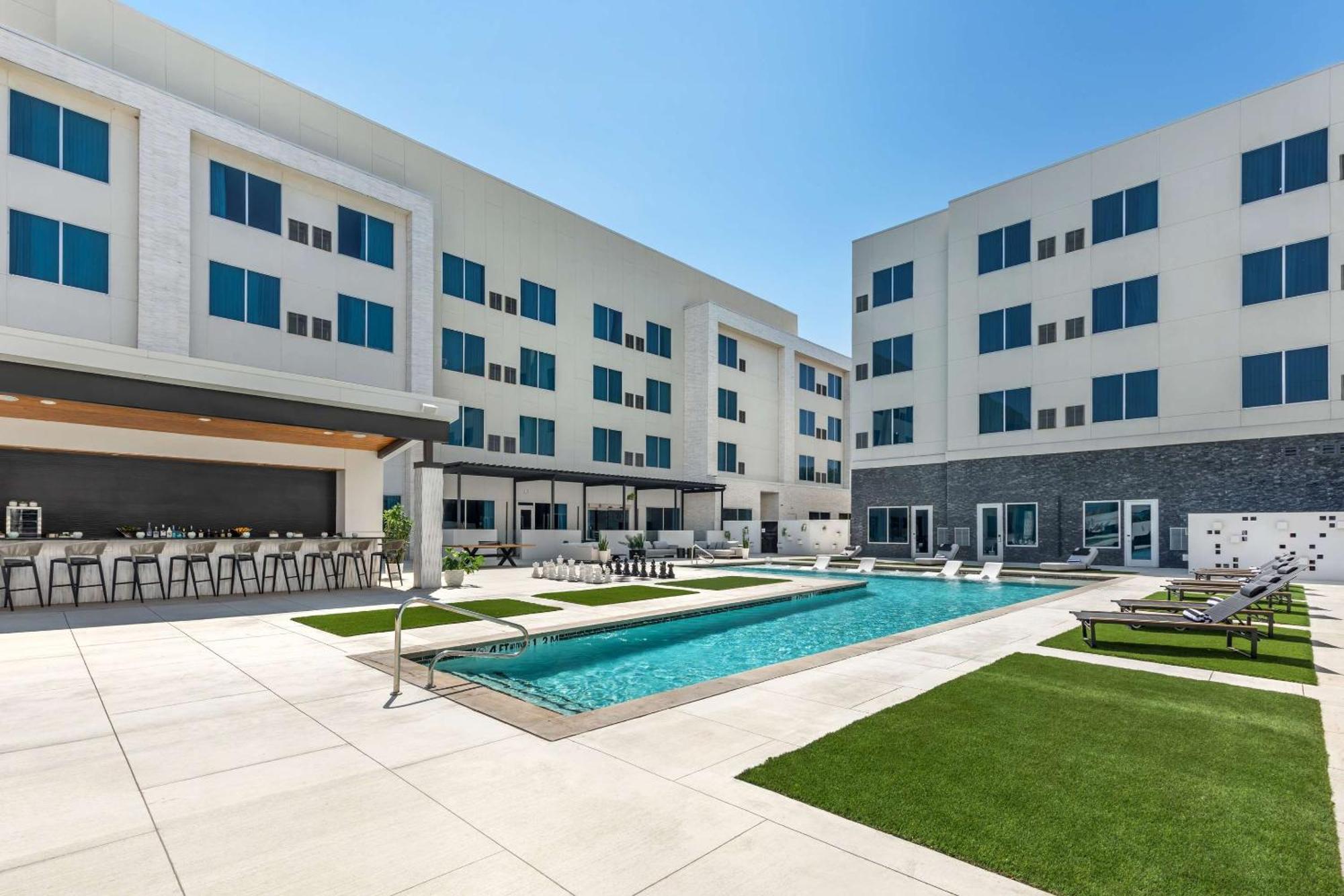 Cambria Hotel Waco University Riverfront Exterior photo